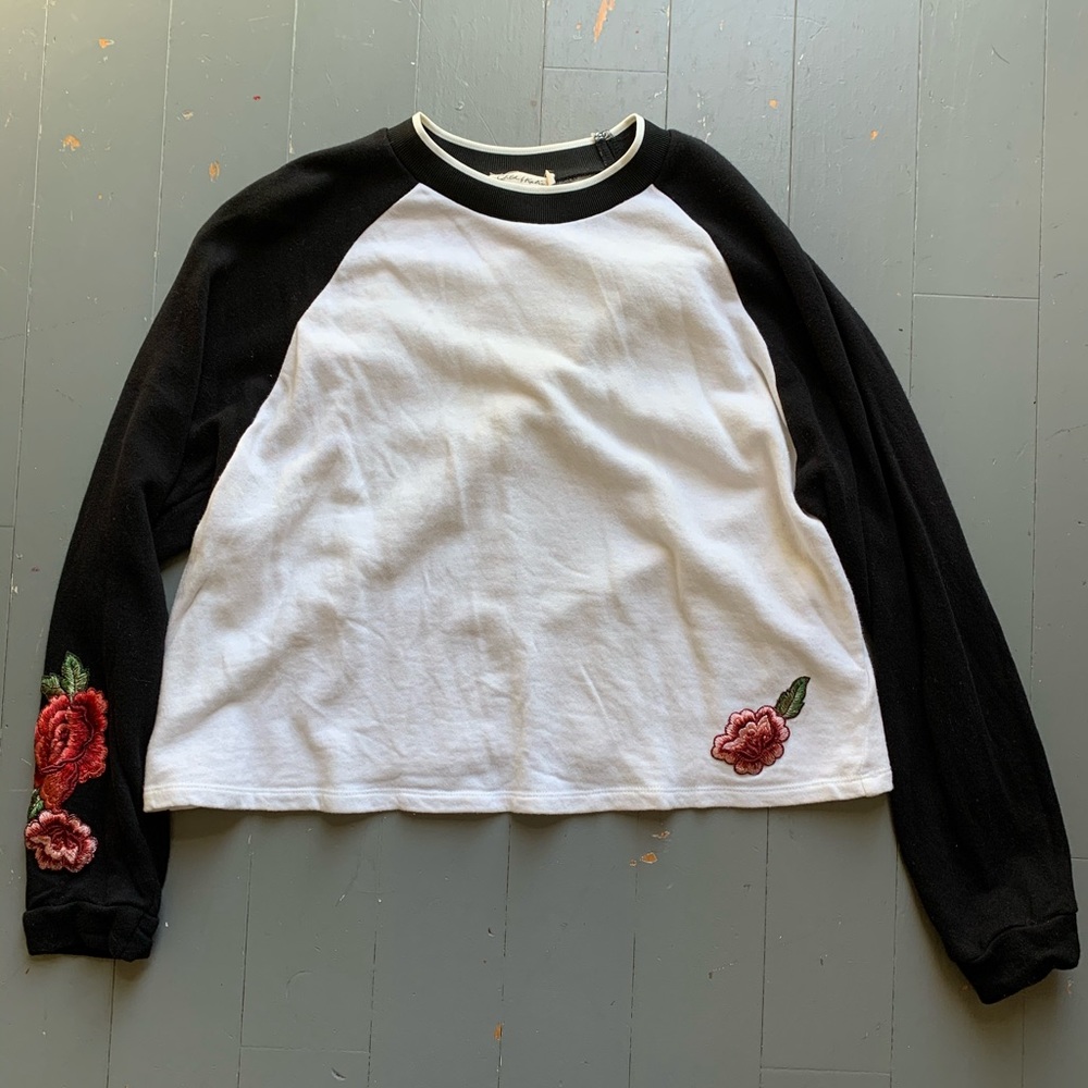 Chloe & Katie long sleeve cropped T shirt Size | L